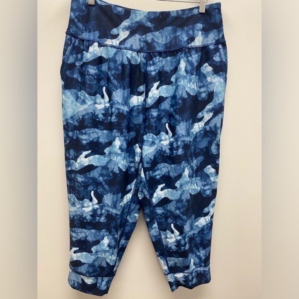 4 for $25 💙 Old Navy Active Powersoft Camo Capri Leggings 1X Plus 💙